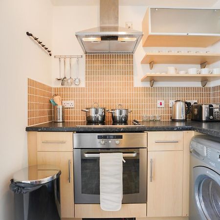 Stylish Apartment With Private Parking Cardiff Exterior foto