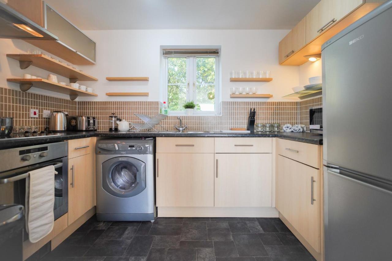 Stylish Apartment With Private Parking Cardiff Exterior foto